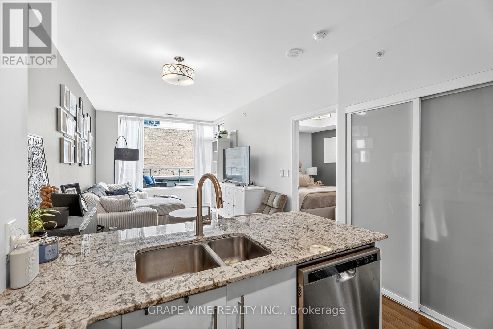 1035 Bank Street, Unit 304