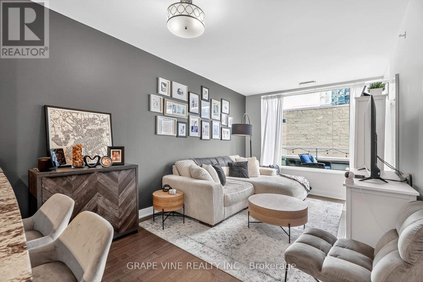 1035 Bank Street, Unit 304