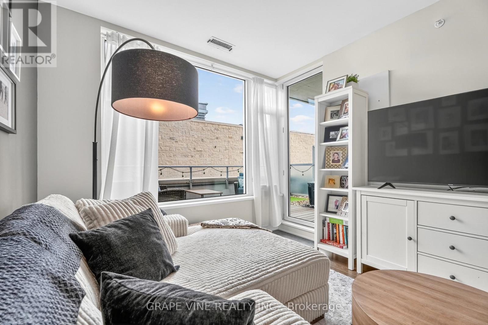 1035 Bank Street, Unit 304
