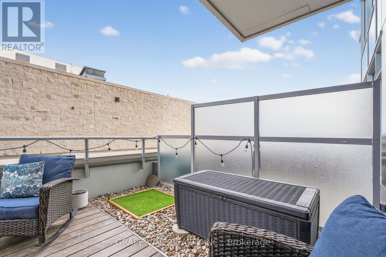 1035 Bank Street, Unit 304