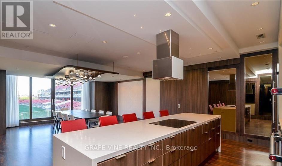 1035 Bank Street, Unit 304