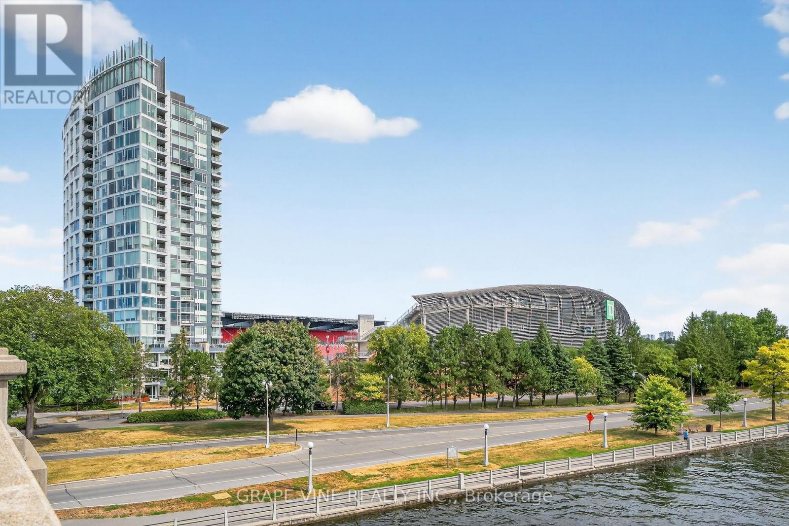 1035 Bank Street, Unit 304