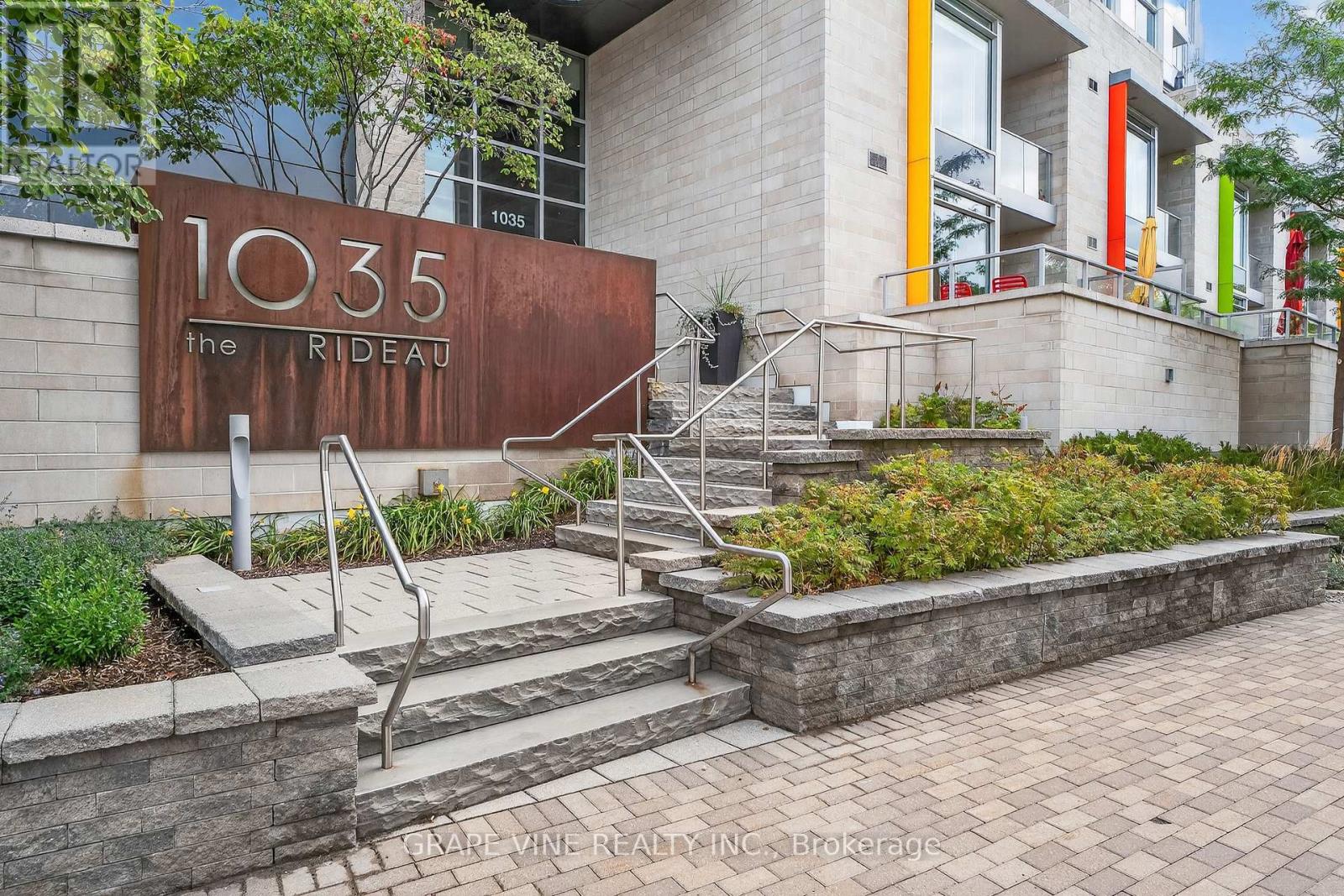 1035 Bank Street, Unit 304