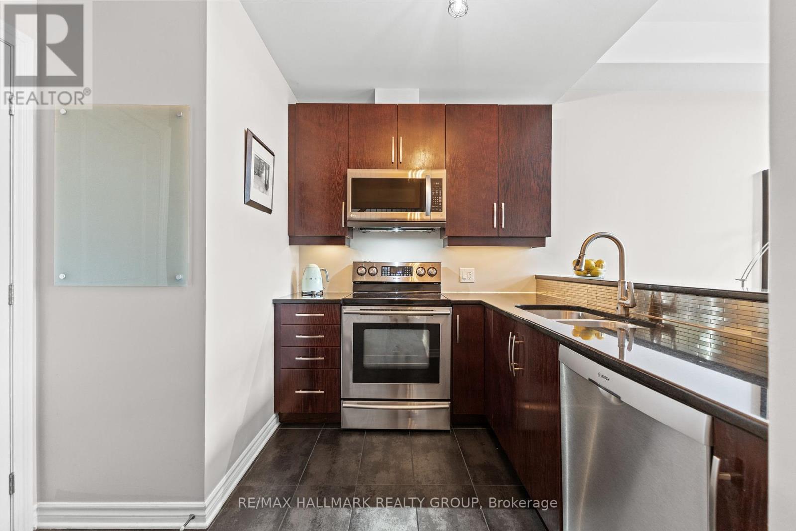 206 - 500 Claridge Drive