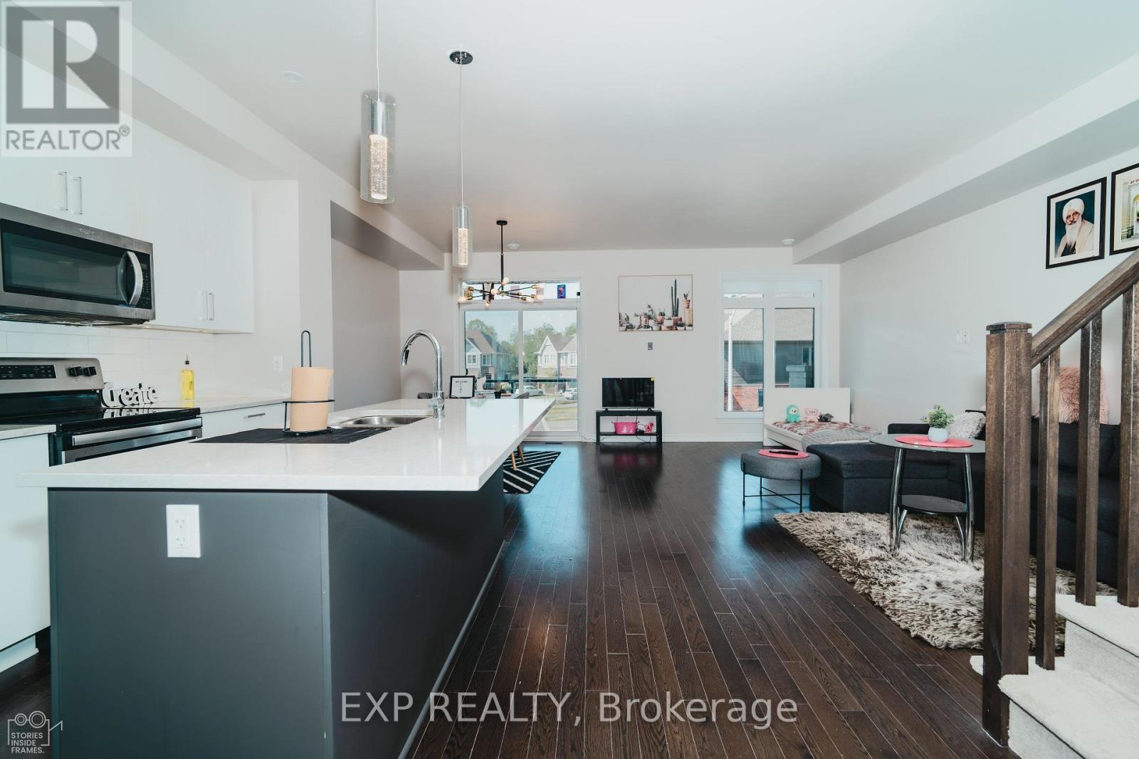 564 Labrador Crescent