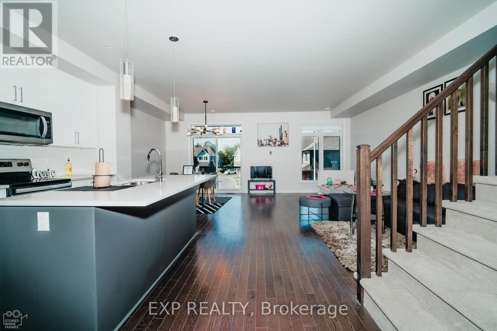 564 Labrador Crescent