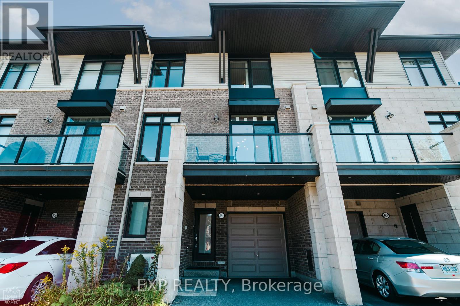 564 Labrador Crescent