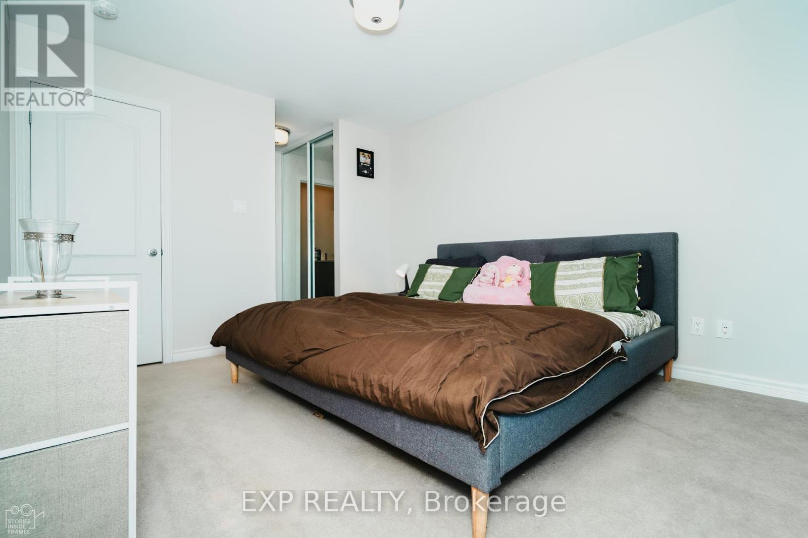564 Labrador Crescent