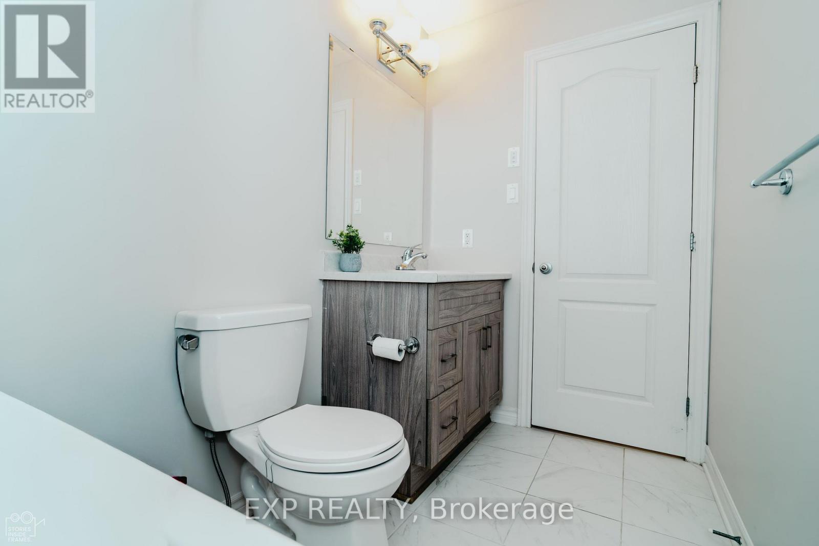 564 Labrador Crescent