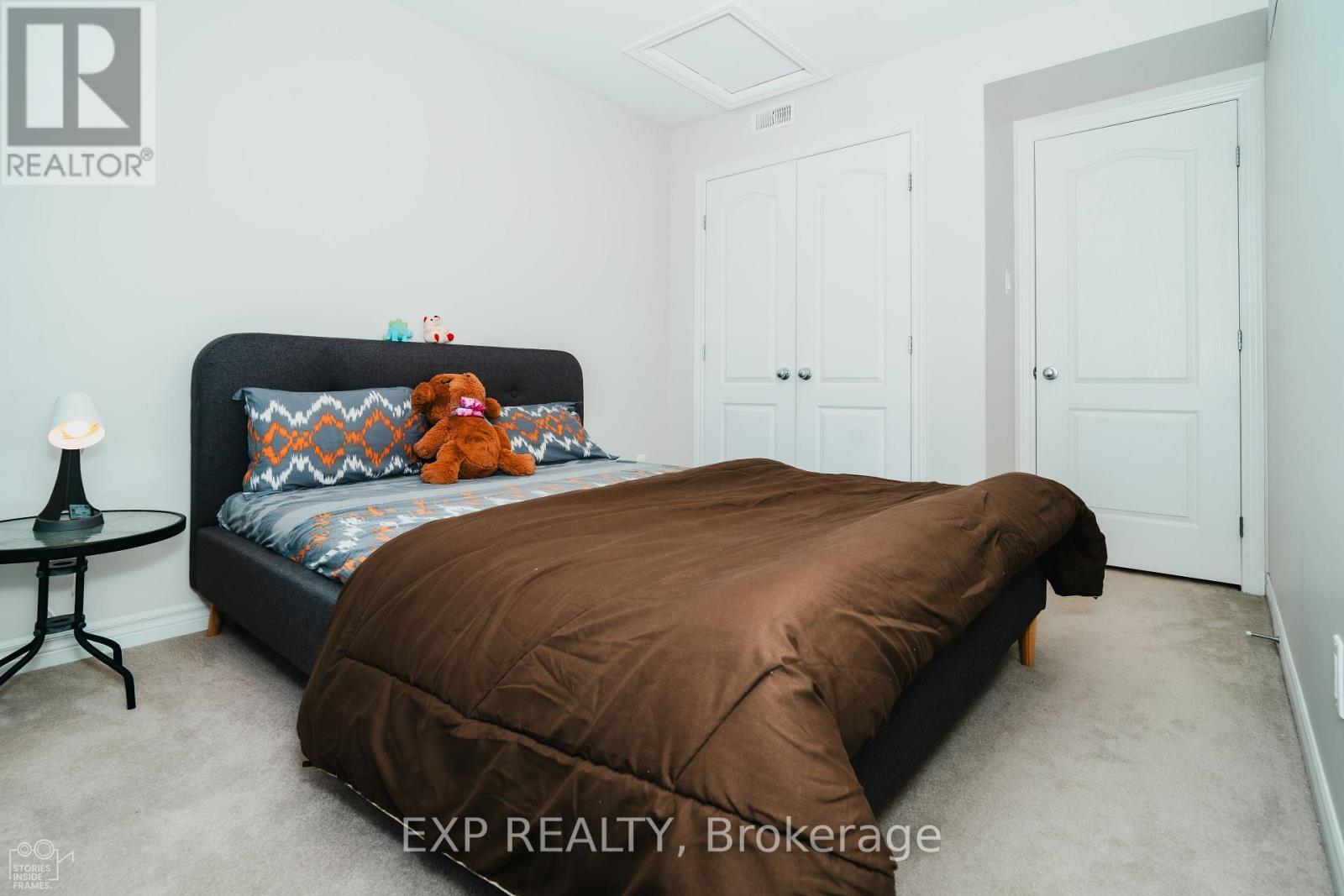 564 Labrador Crescent