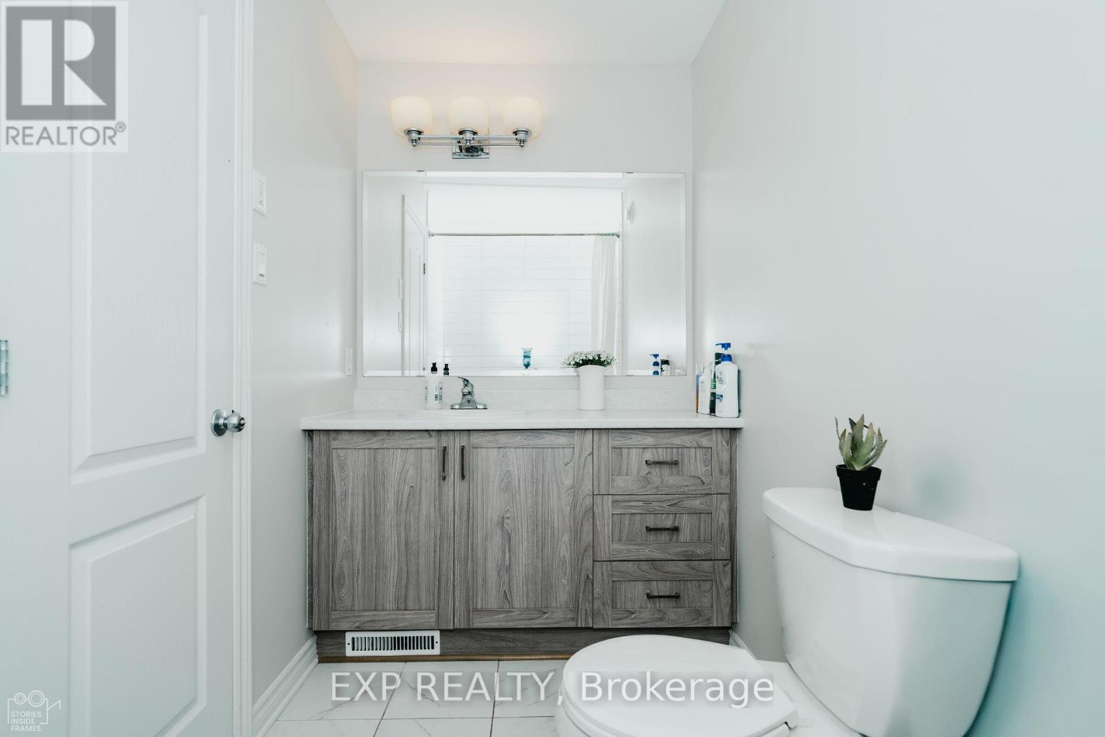 564 Labrador Crescent