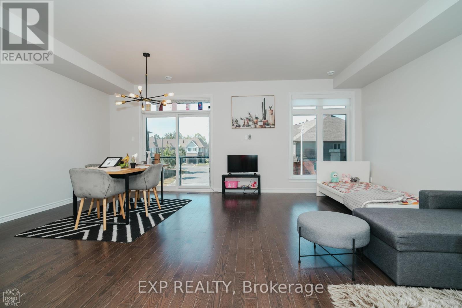 564 Labrador Crescent