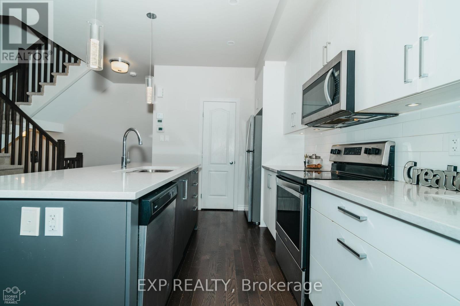 564 Labrador Crescent