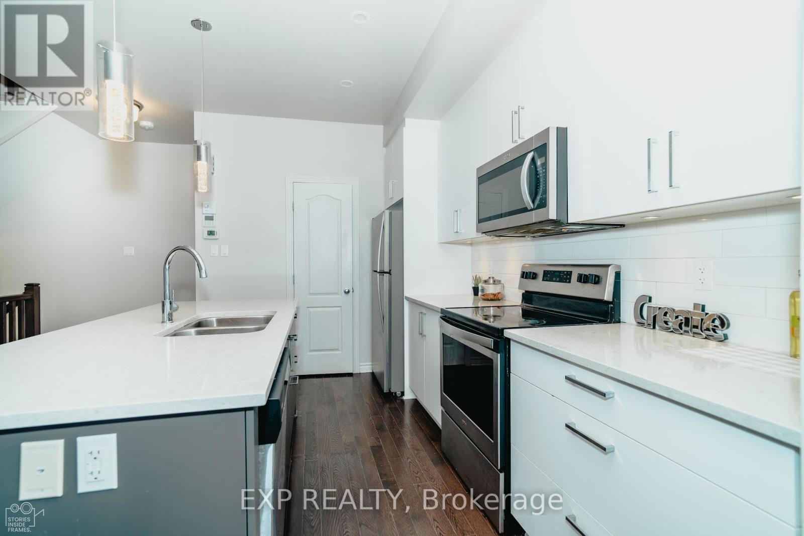 564 Labrador Crescent