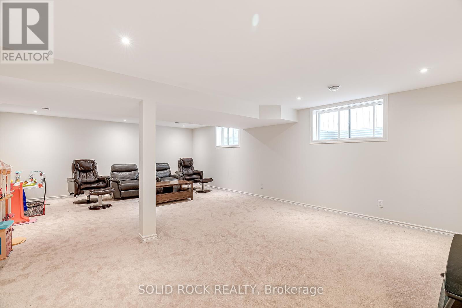 326 Memorial Grove