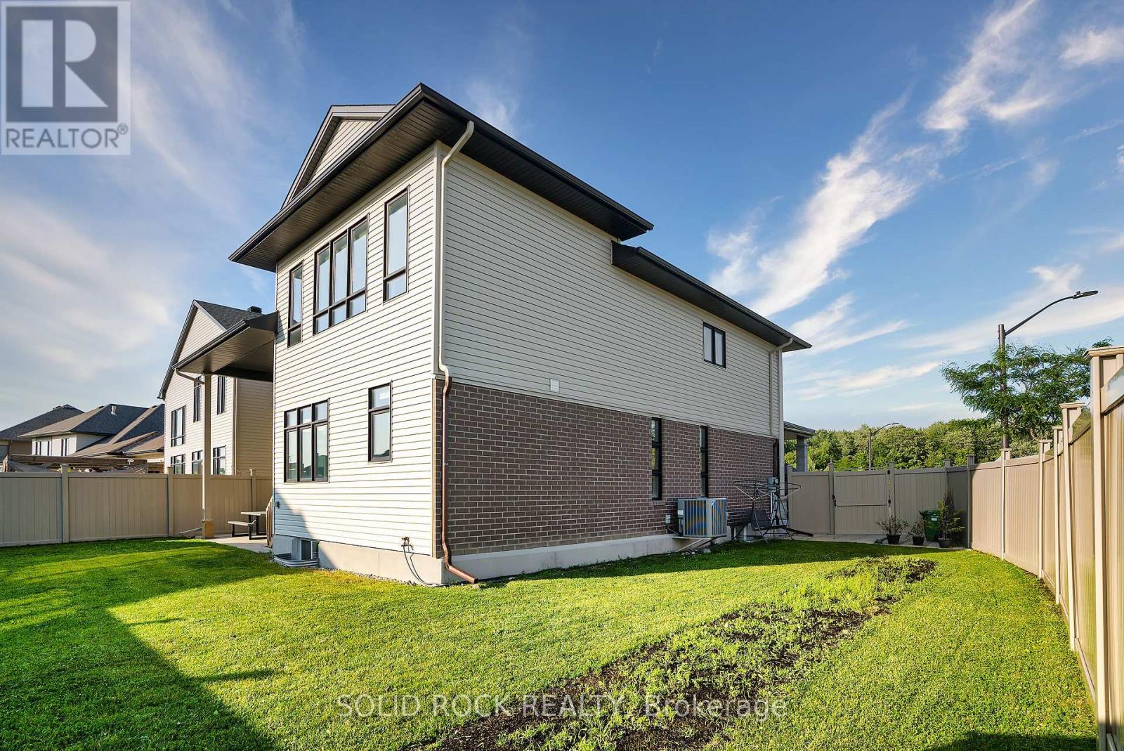 326 Memorial Grove