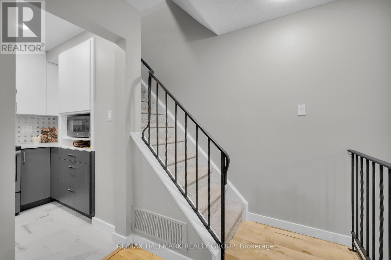 3 - 409 Montfort Street