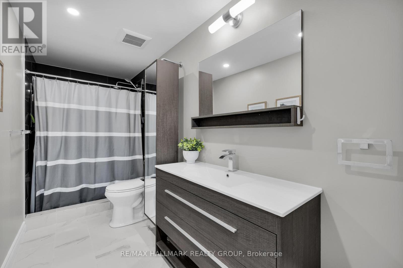 3 - 409 Montfort Street