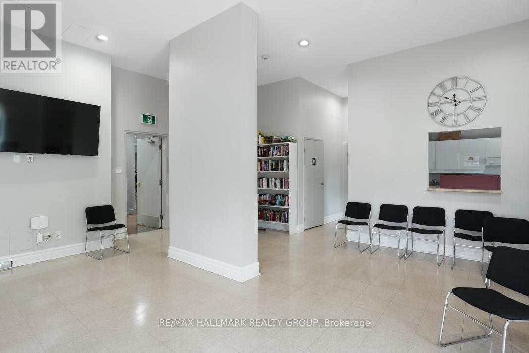 1006 - 545 St Laurent Boulevard