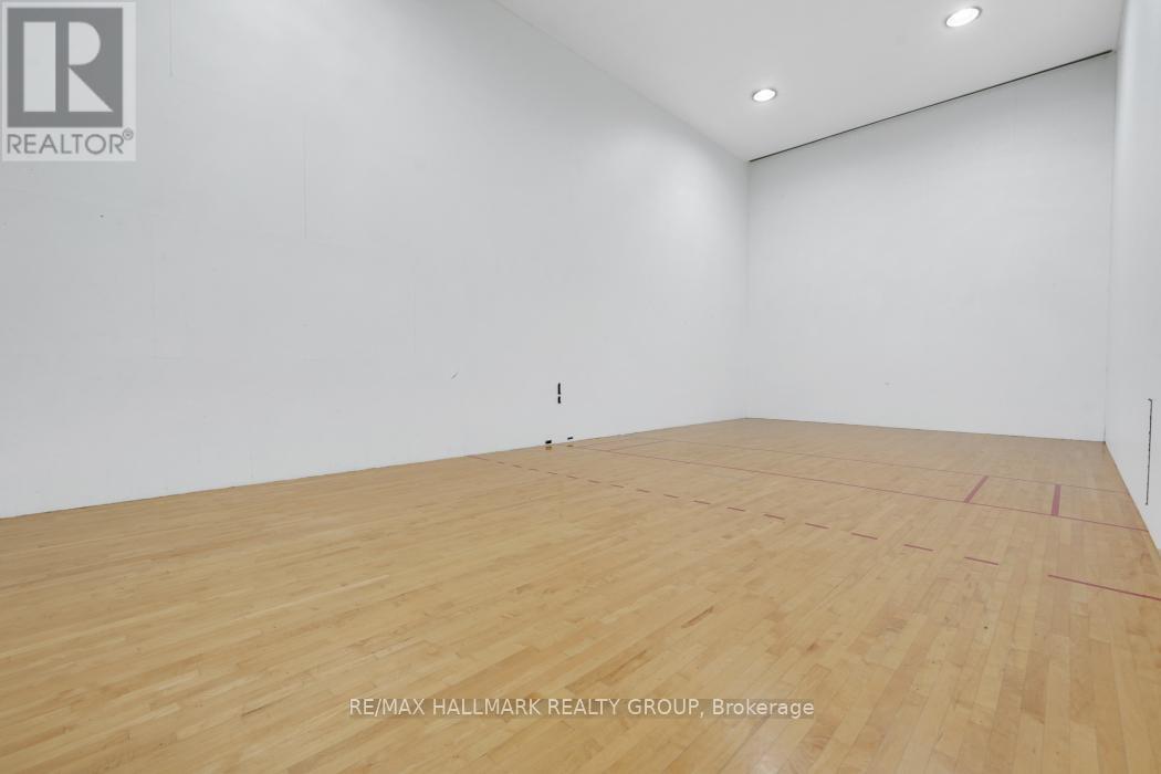 1006 - 545 St Laurent Boulevard