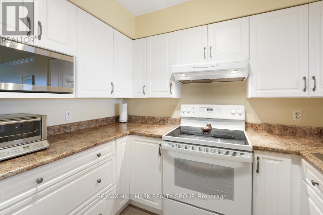 1006 - 545 St Laurent Boulevard