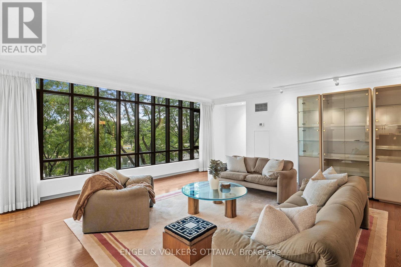 406 - 111 Echo Drive
