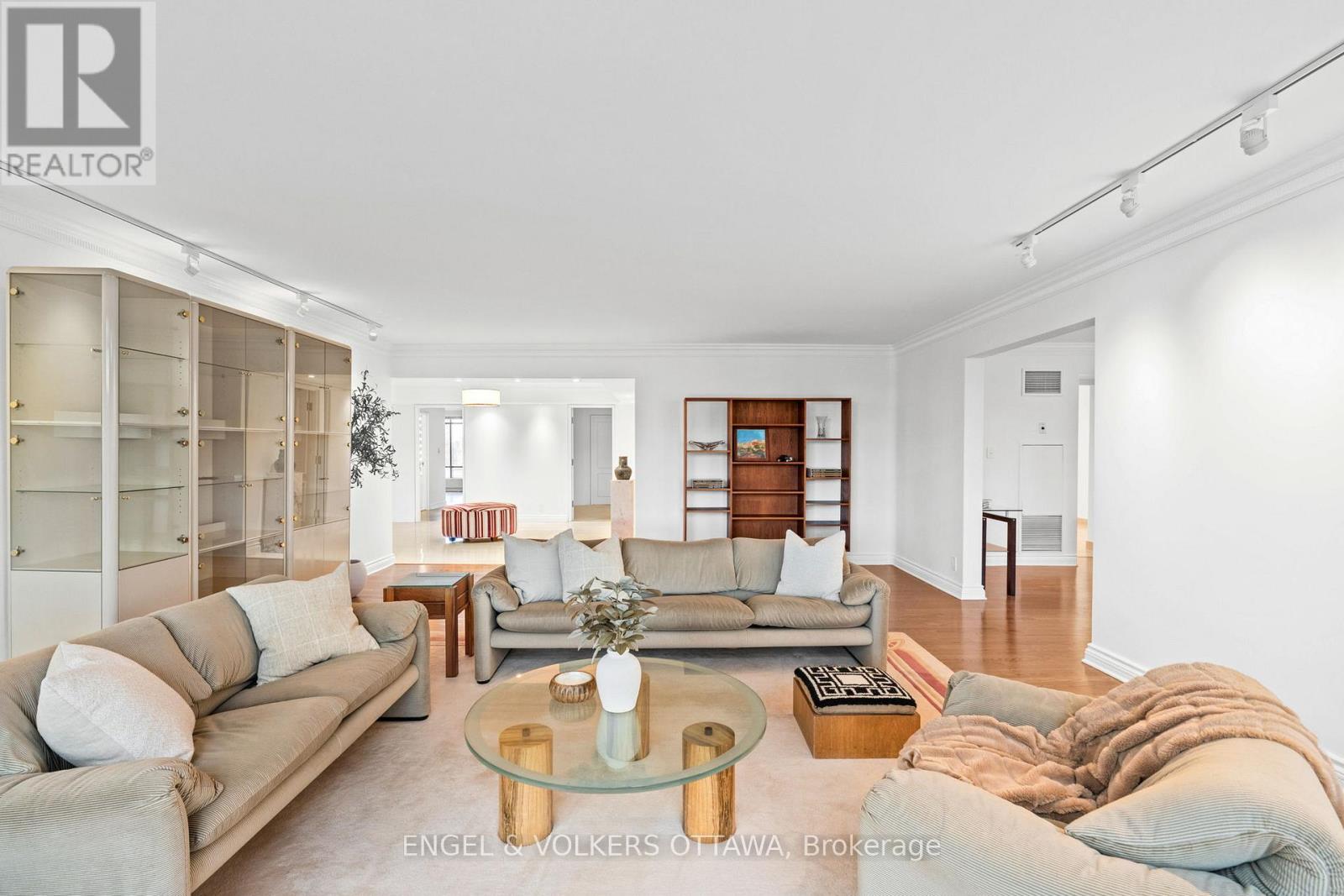 406 - 111 Echo Drive