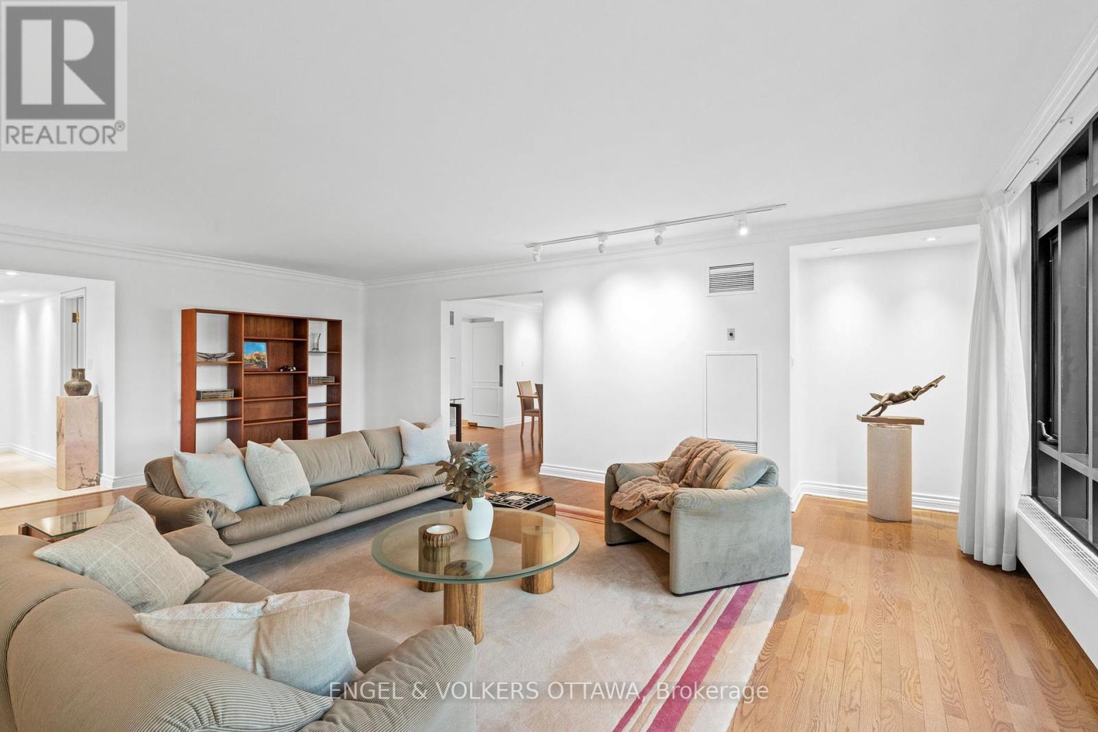 406 - 111 Echo Drive