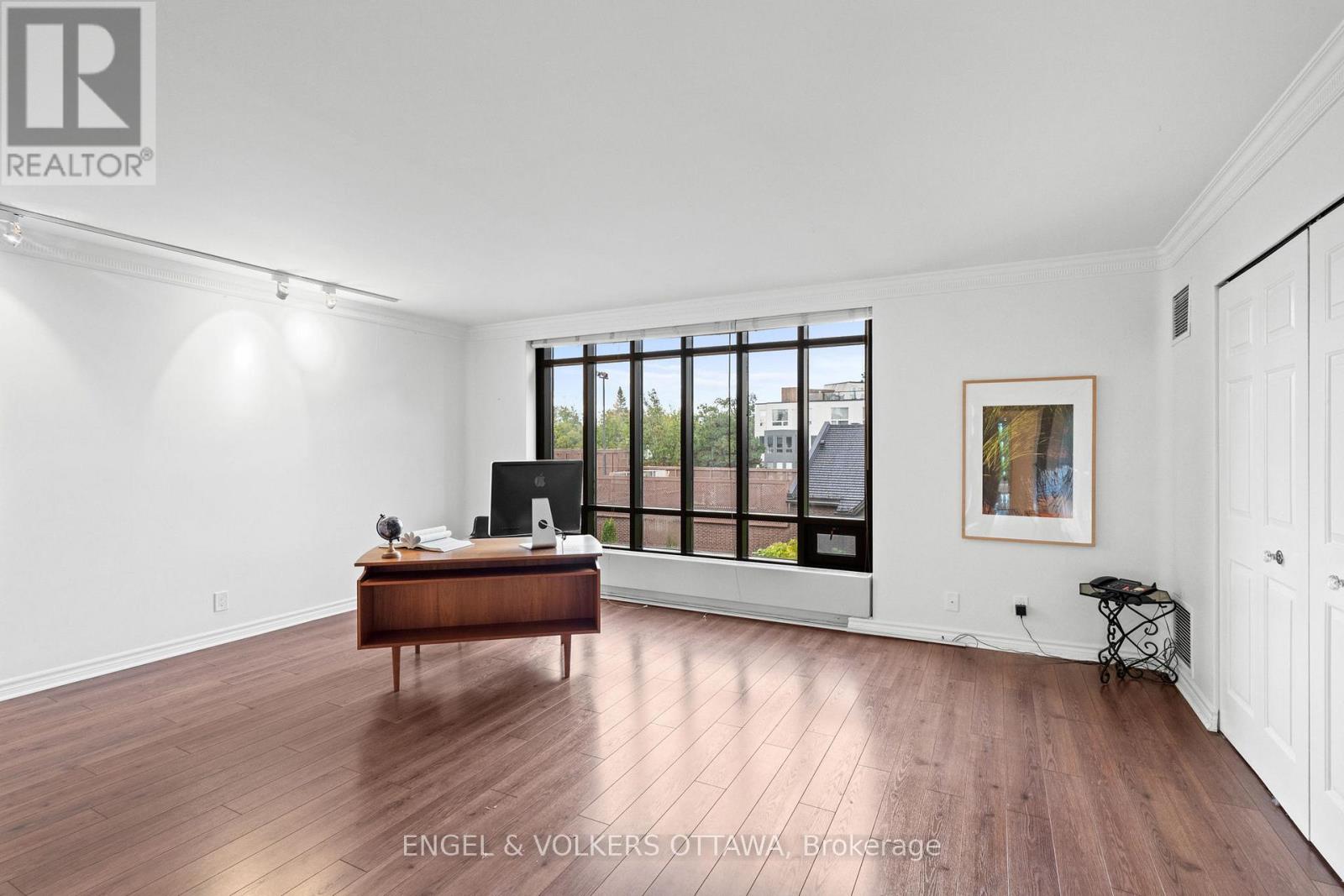 406 - 111 Echo Drive