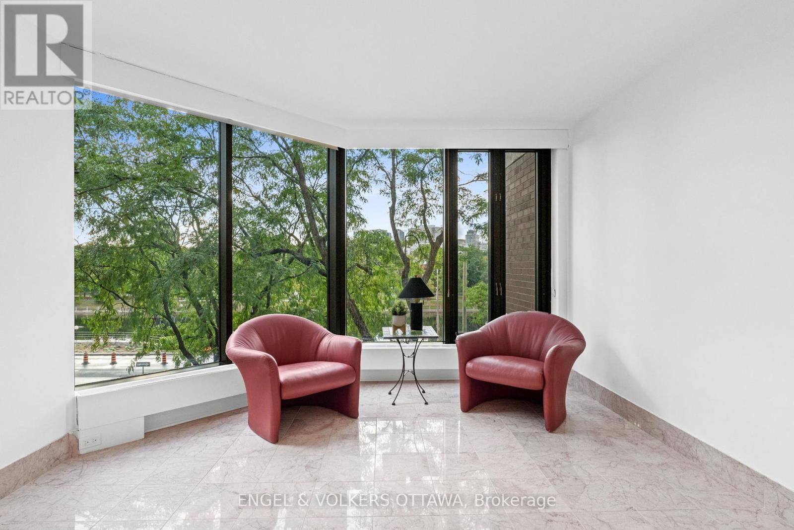 406 - 111 Echo Drive