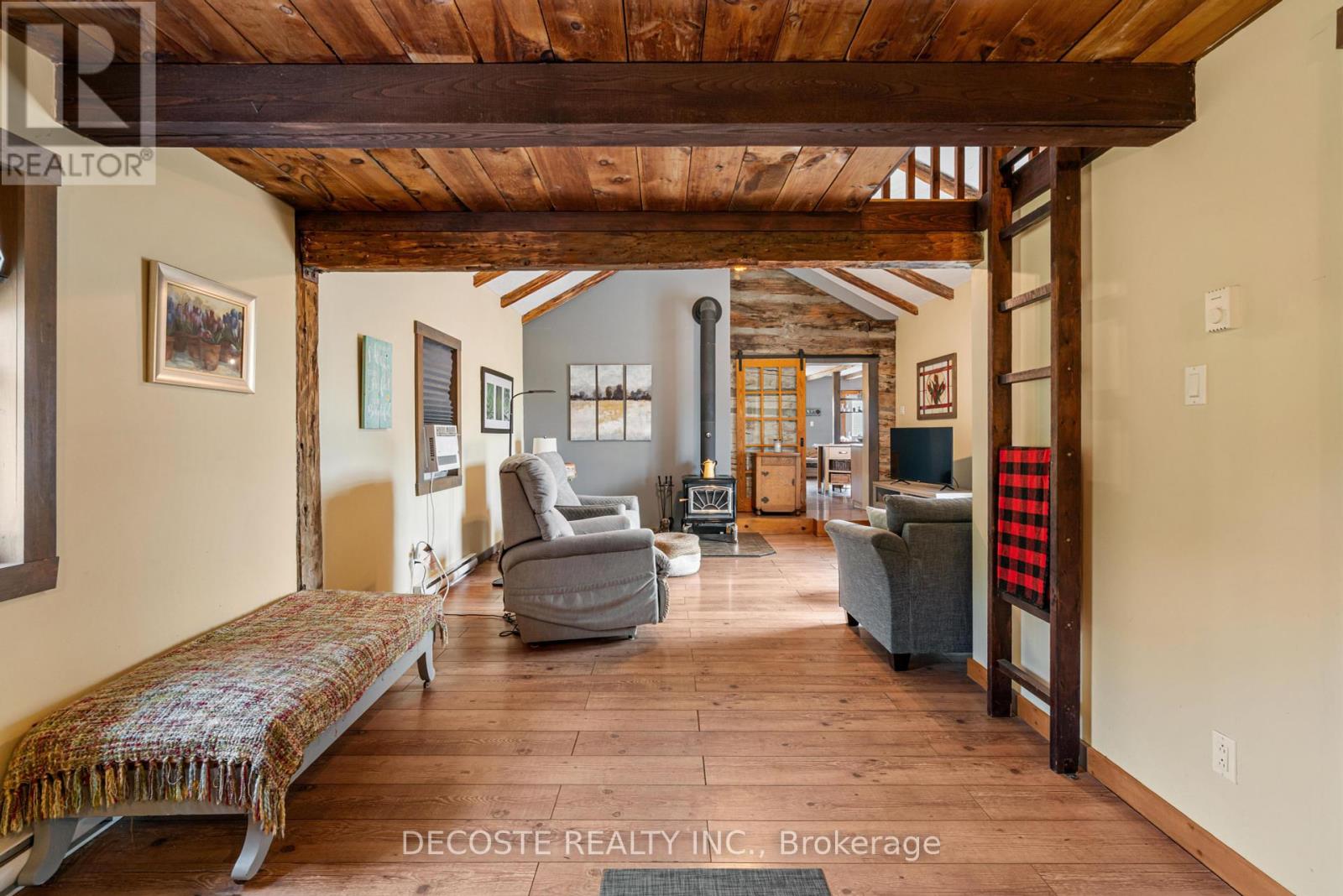 21695 Laggan-glenelg Road