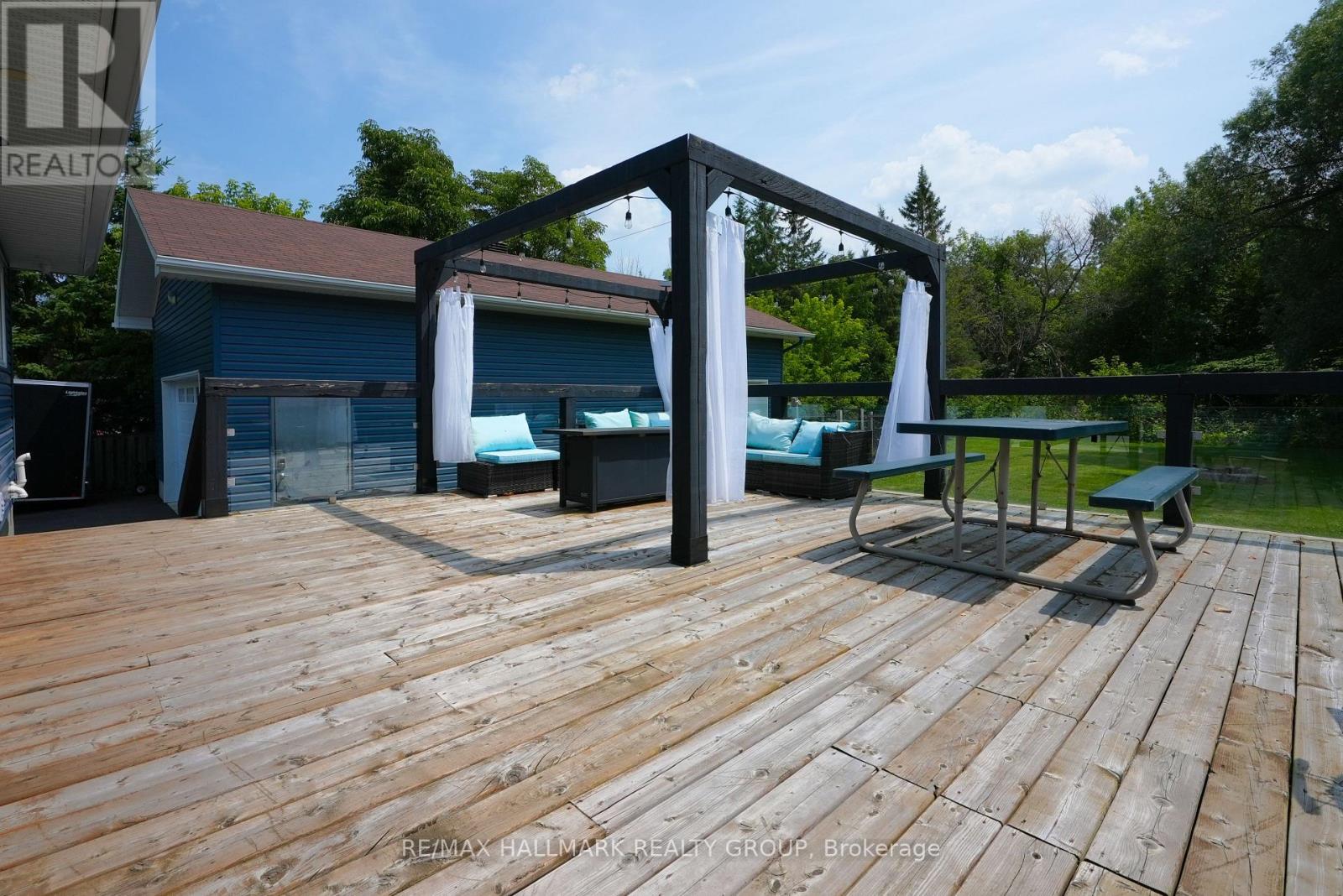 3740 Louiseize Road
