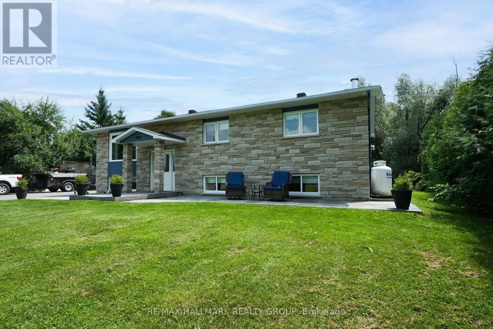 3740 Louiseize Road