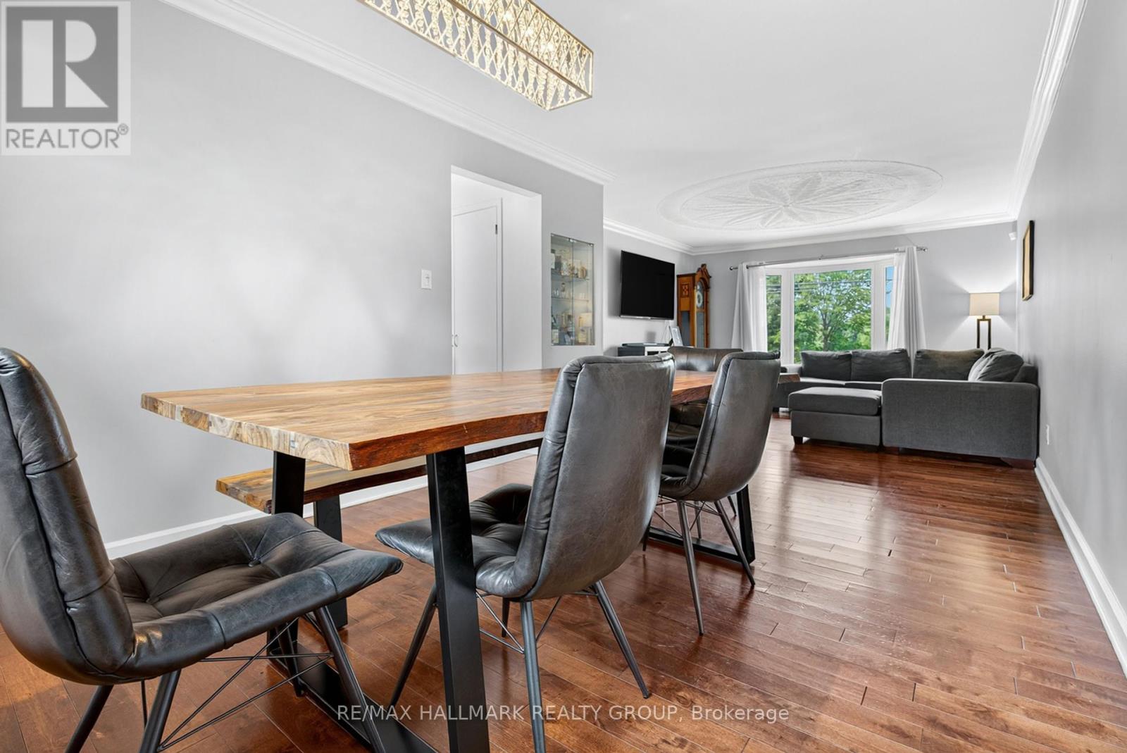 3740 Louiseize Road