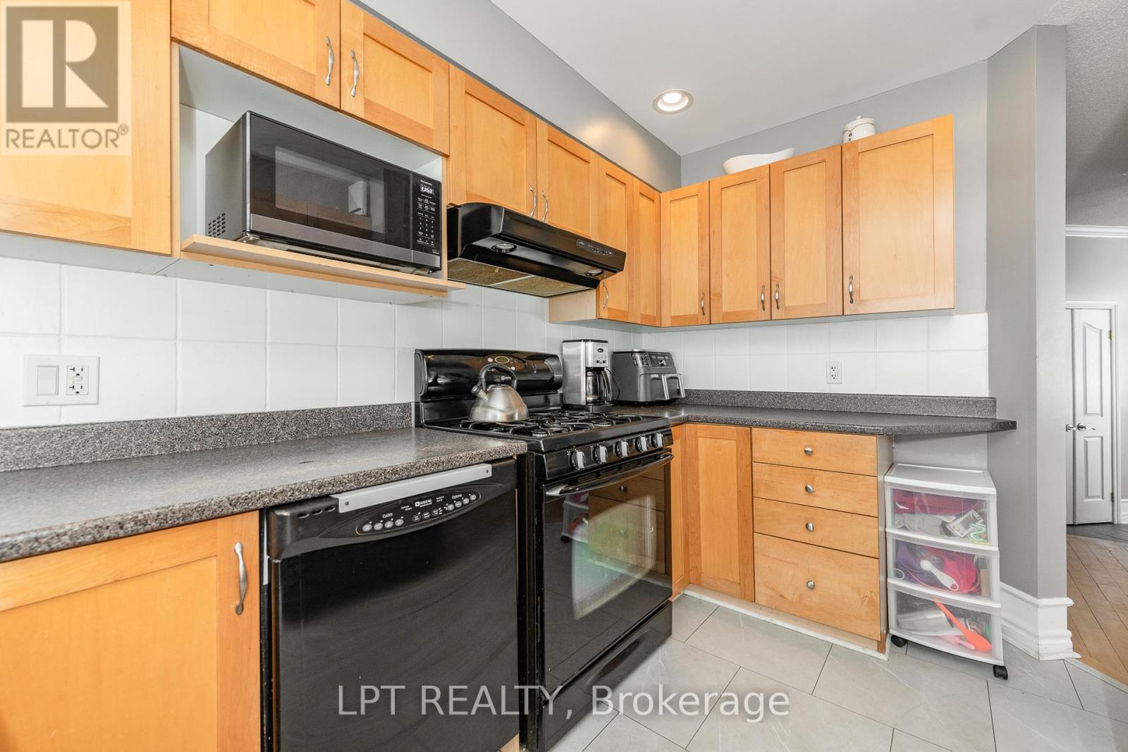 800 Schooner Crescent