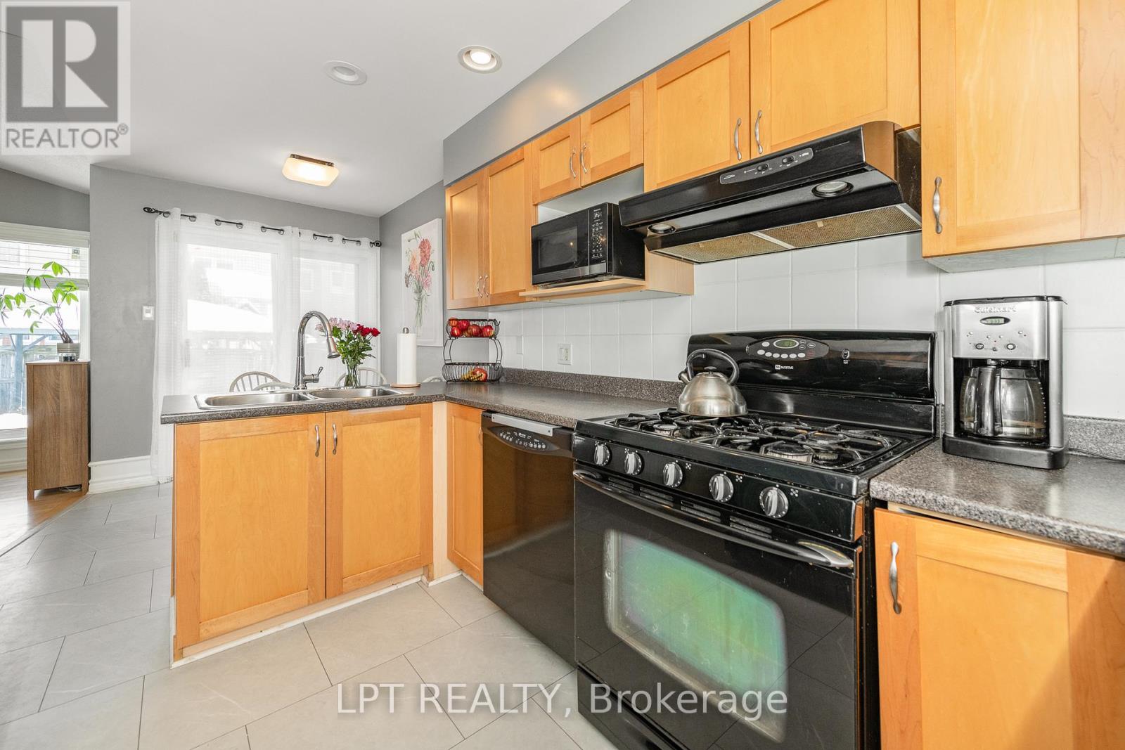 800 Schooner Crescent