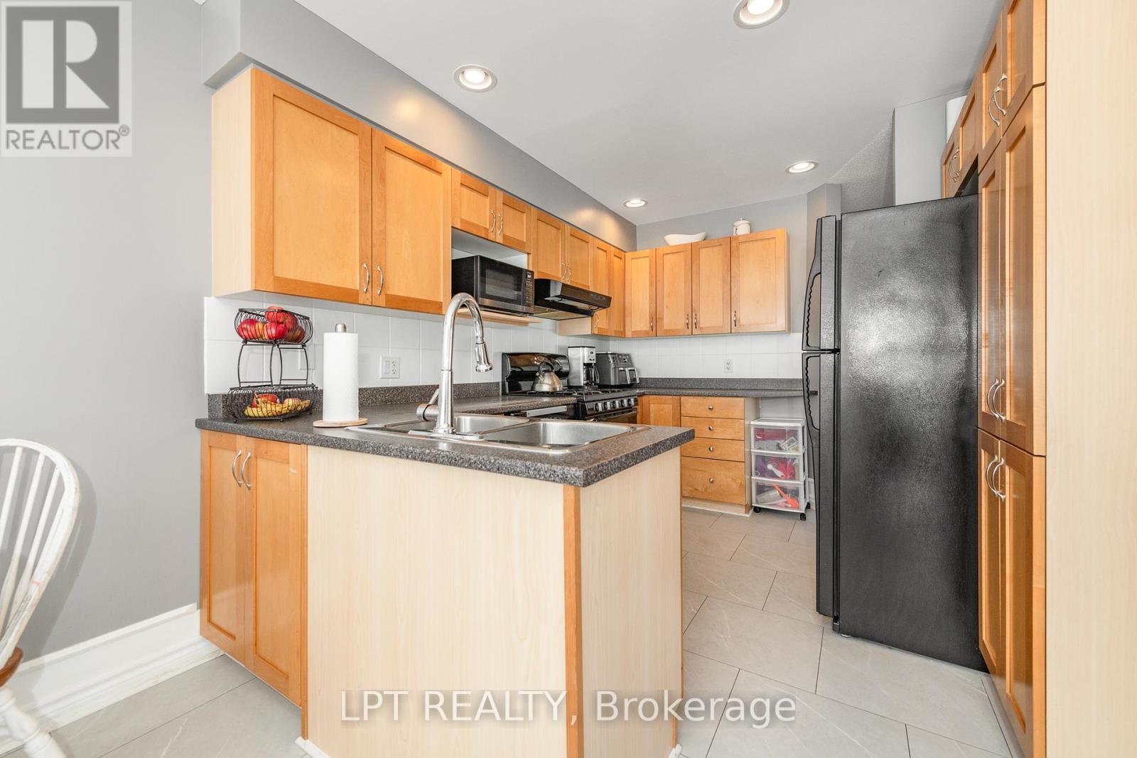 800 Schooner Crescent