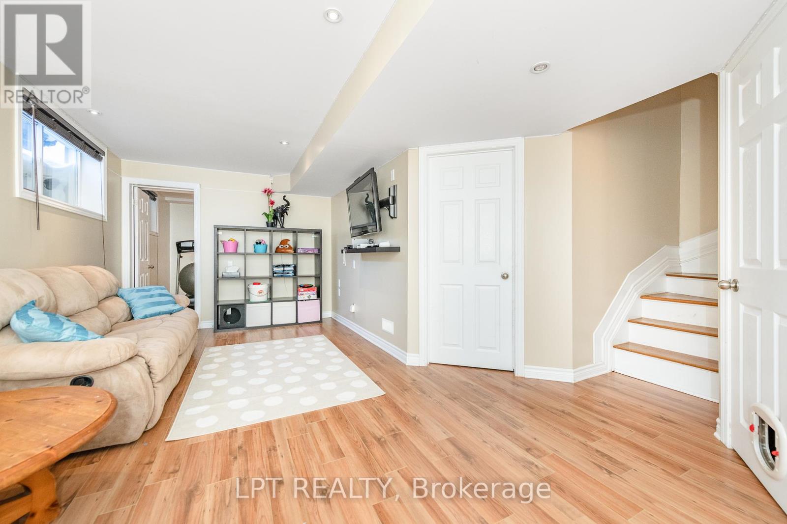 800 Schooner Crescent