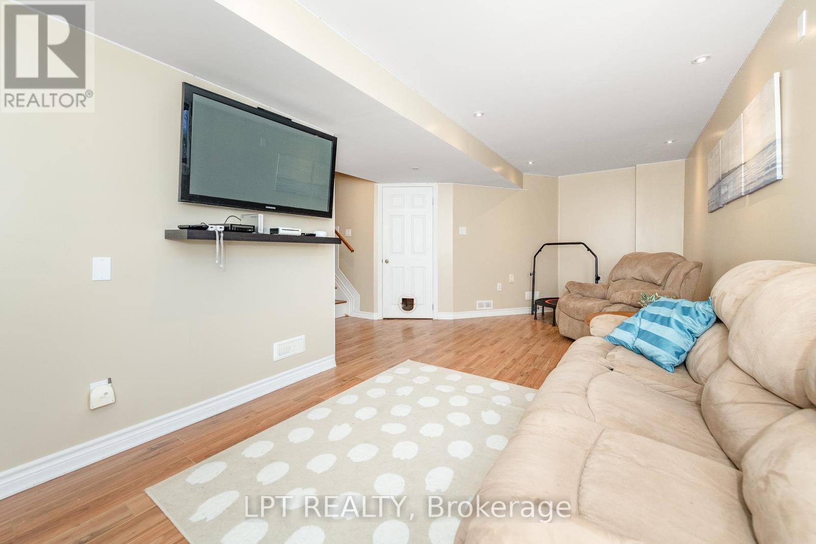 800 Schooner Crescent