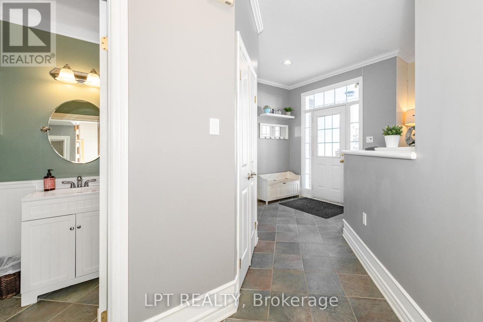800 Schooner Crescent