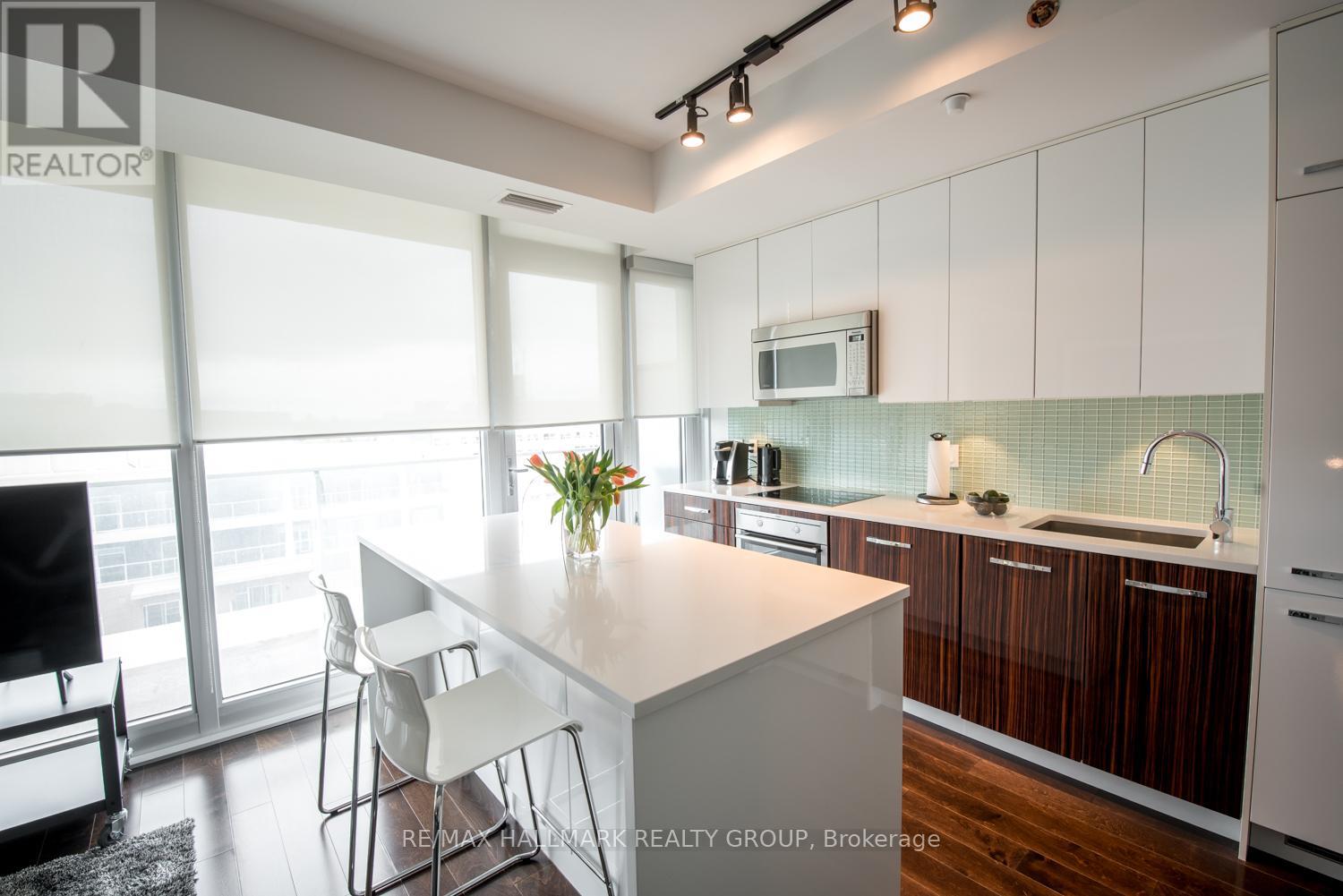 1402 - 111 Champagne Avenue