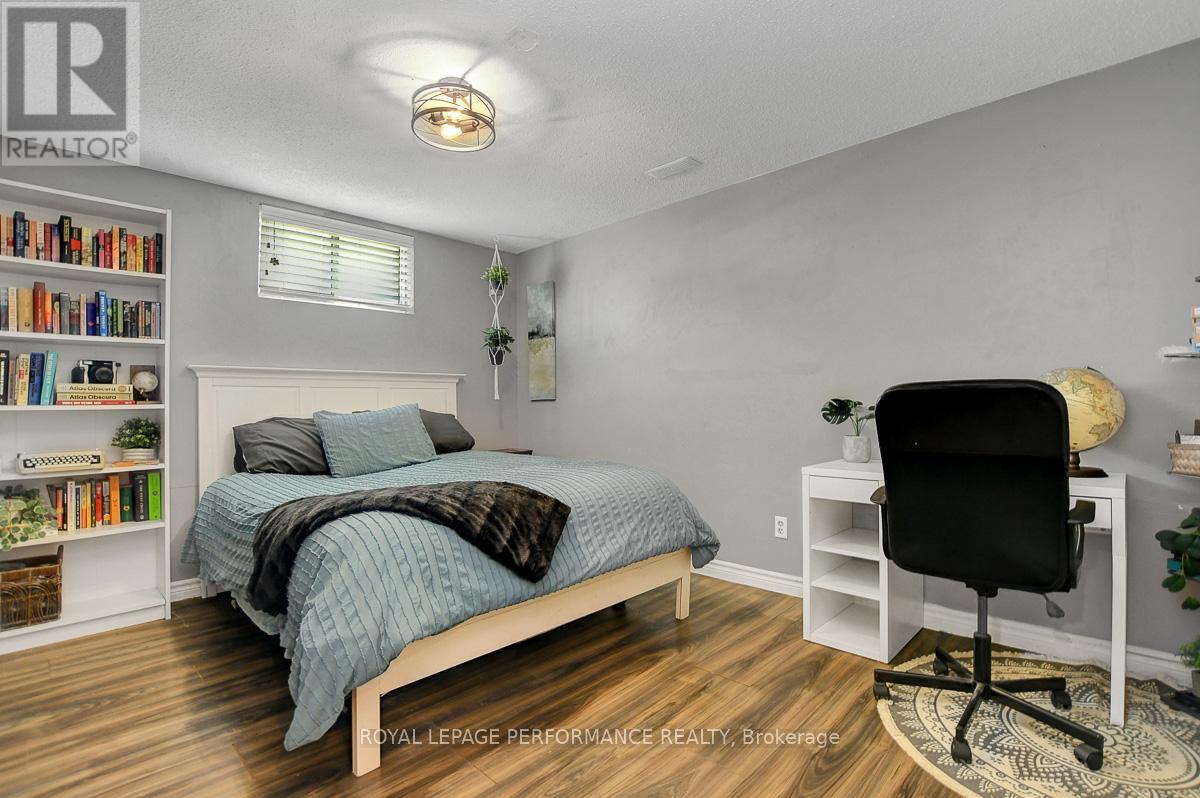 124 Des Pins Street