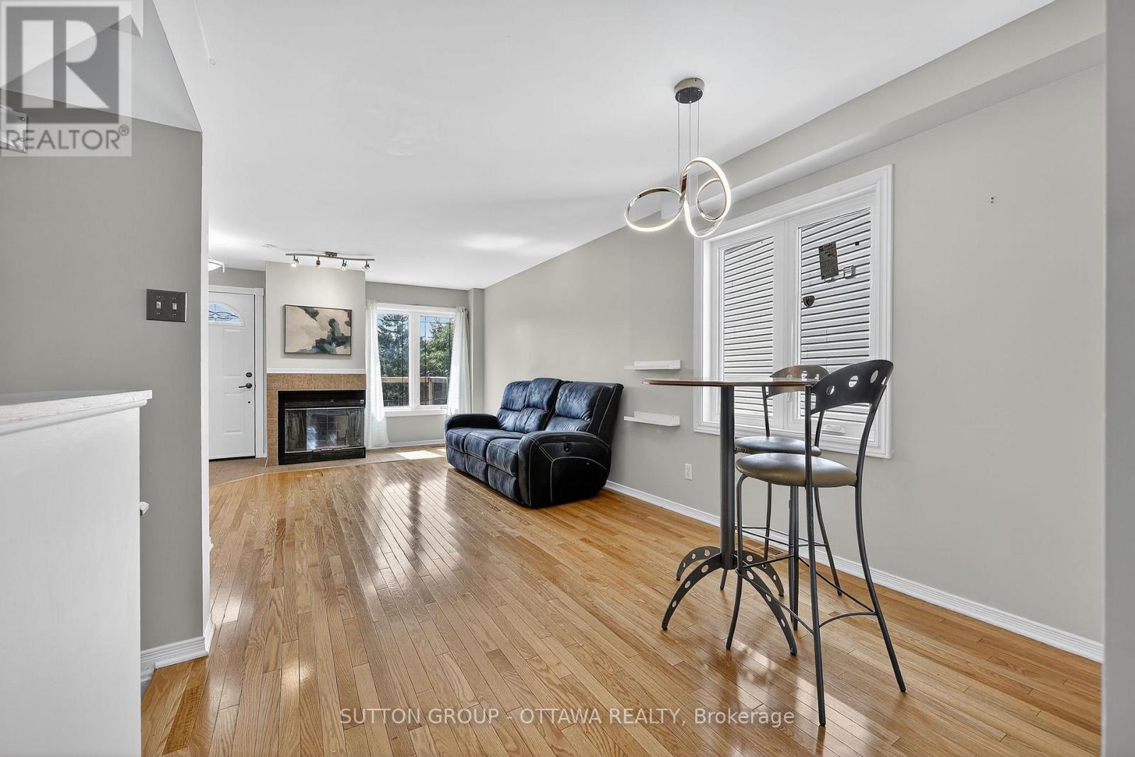 59 Thornbury Crescent