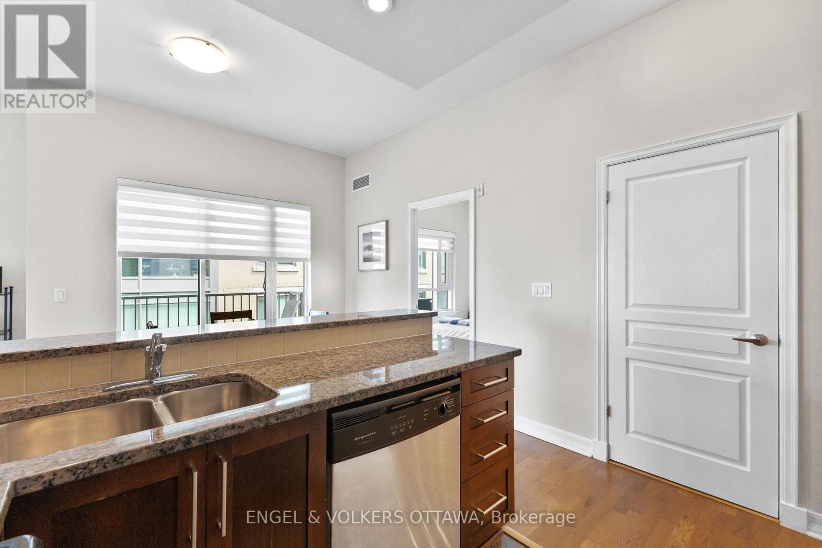 1211 - 200 Besserer Street