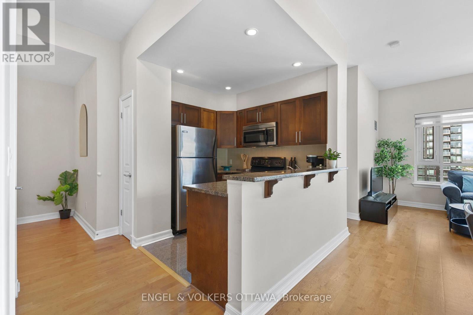 1211 - 200 Besserer Street