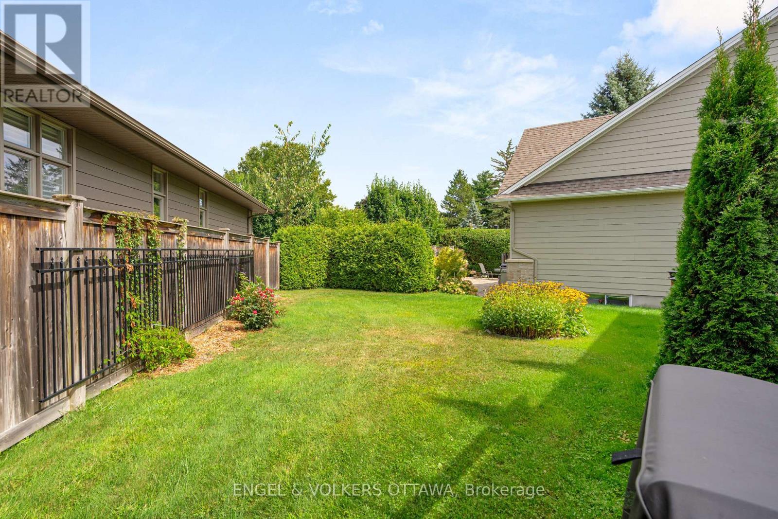 27 Esquimault Avenue