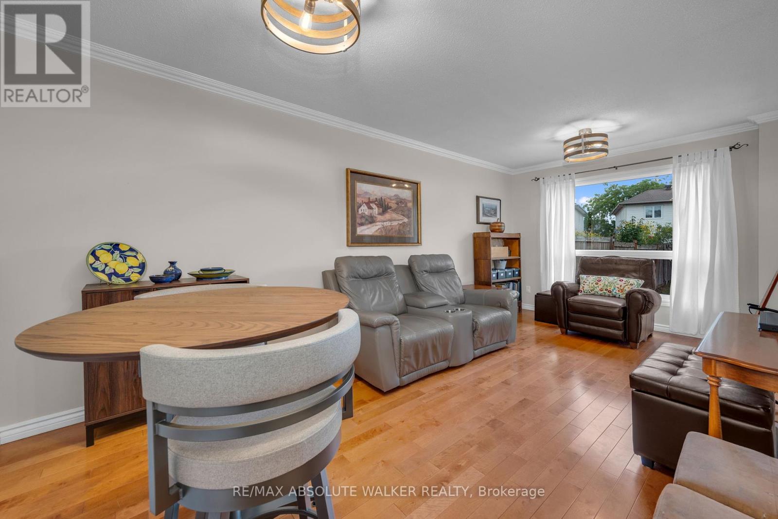 757 Clearcrest Crescent