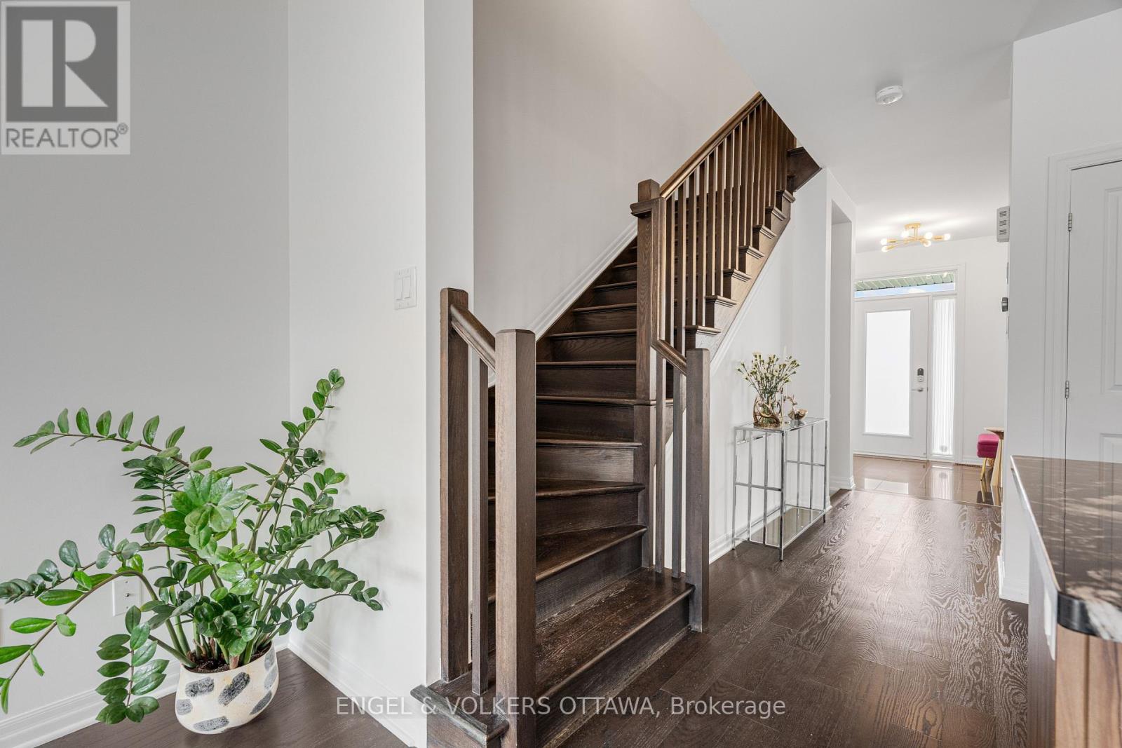 606 Mikinak Road