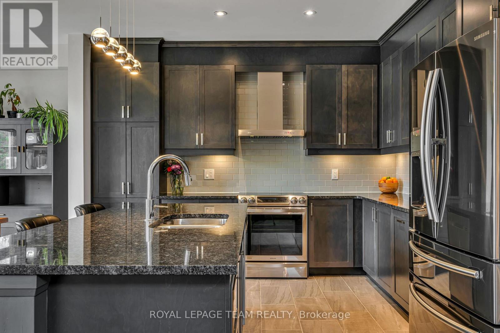 1201 De Pencier Drive