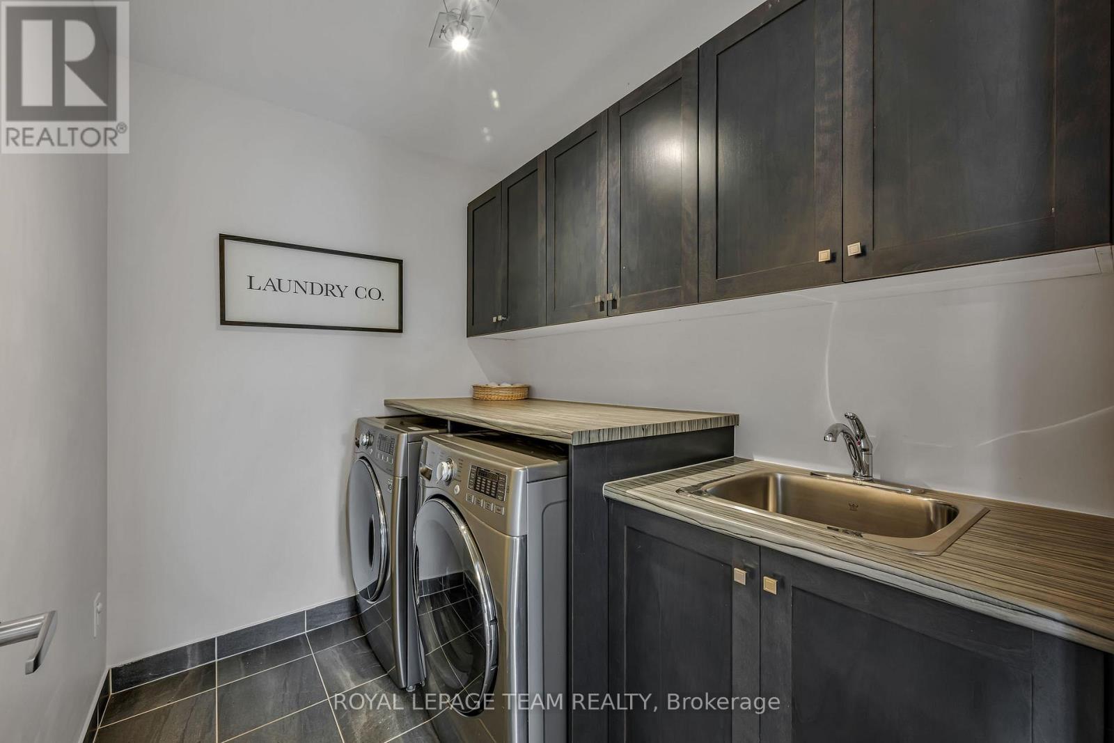 1201 De Pencier Drive